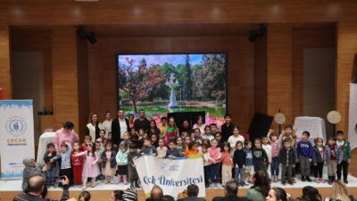 Bandırma Onyedi Eylül Üniversitesi'nde sahnelenen "Ay Işığı Adası" çocuk oyunu,