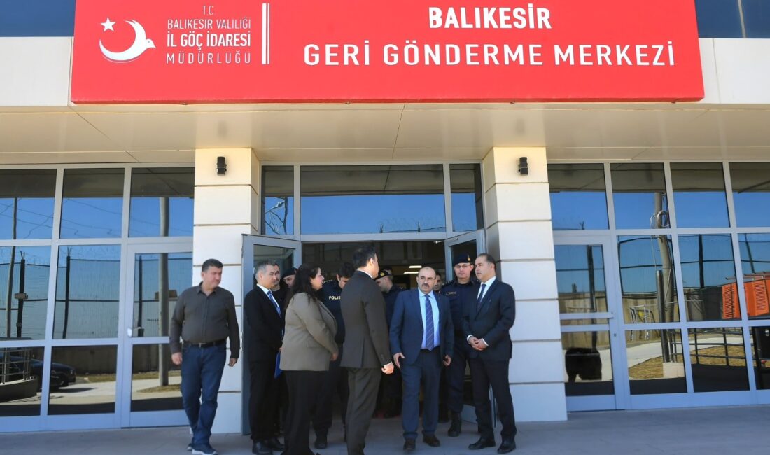 Balıkesir Valisi İsmail Ustaoğlu, Bandırma'daki geri gönderme ve ön kabul