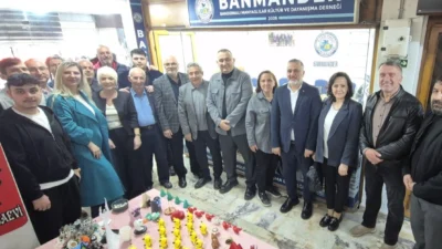 AK Parti Bandırma İlçe Başkanı Göksel Karlahan ve beraberindeki heyet,