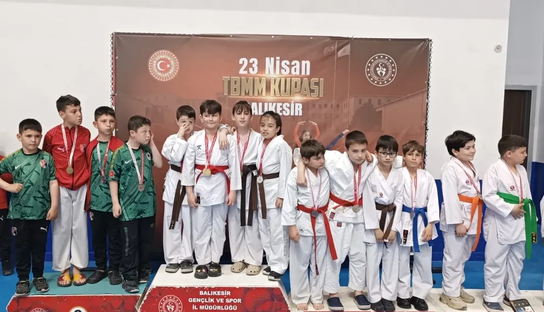 Bandırmalı karateciler, 23 Nisan Ulusal Egemenlik ve Çocuk Bayramı kapsamında