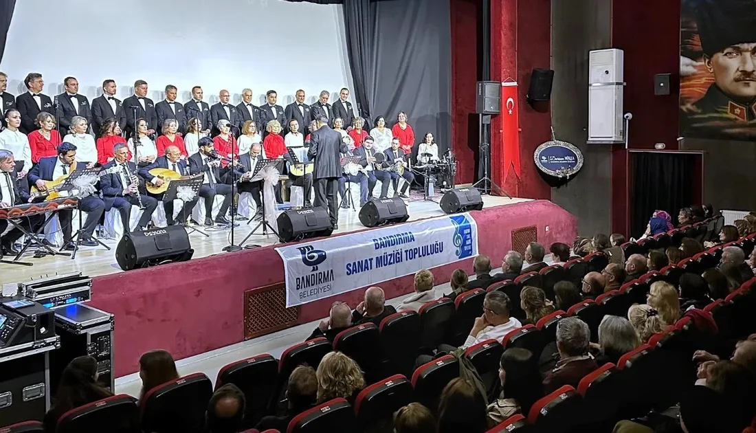 Bandırma Sanat Müziği Topluluğu tarafından düzenlenen konserde, Türk sanat müziğinin