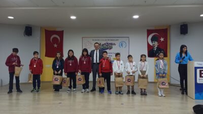 Bandırma'da düzenlenen Türkiye Akıl ve Zeka Oyunları Turnuvası'nda ödül kazanan