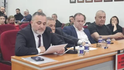 Bandırma Belediyesi'nin SGK borçları ve haciz süreci meclis toplantısında tartışıldı.