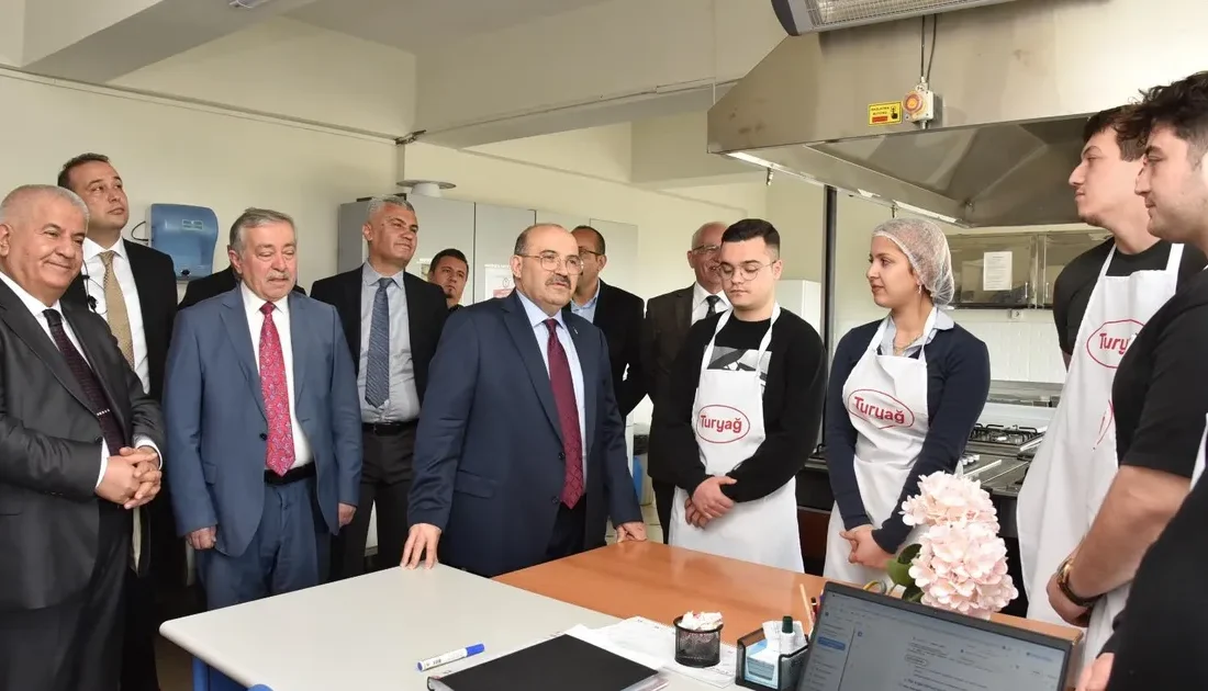 Karesi İbrahim Bodur Mesleki Eğitim Merkezi ziyaret edildi. Vali Ustaoğlu