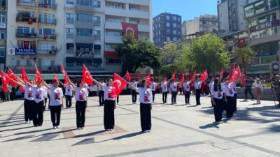 19 Mayıs coşkusuna ortak olun! Cumhuriyet Meydanı'ndaki törenler, gösteri ve