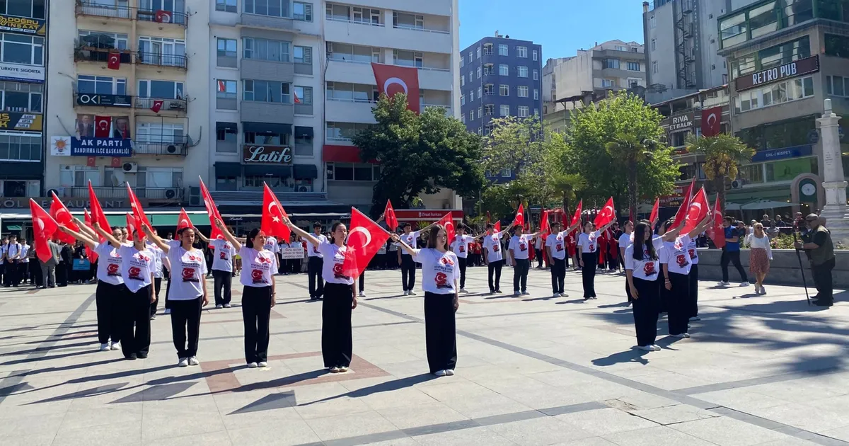 19 Mayıs coşkusuna ortak olun! Cumhuriyet Meydanı'ndaki törenler, gösteri ve