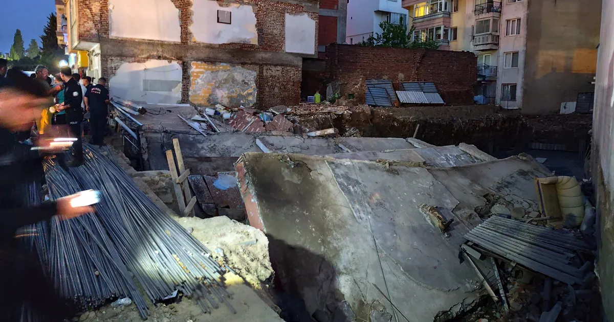 Erdek'te bina çöktü! Yalı Mahallesi'ndeki olay paniğe yol açtı. Detayları