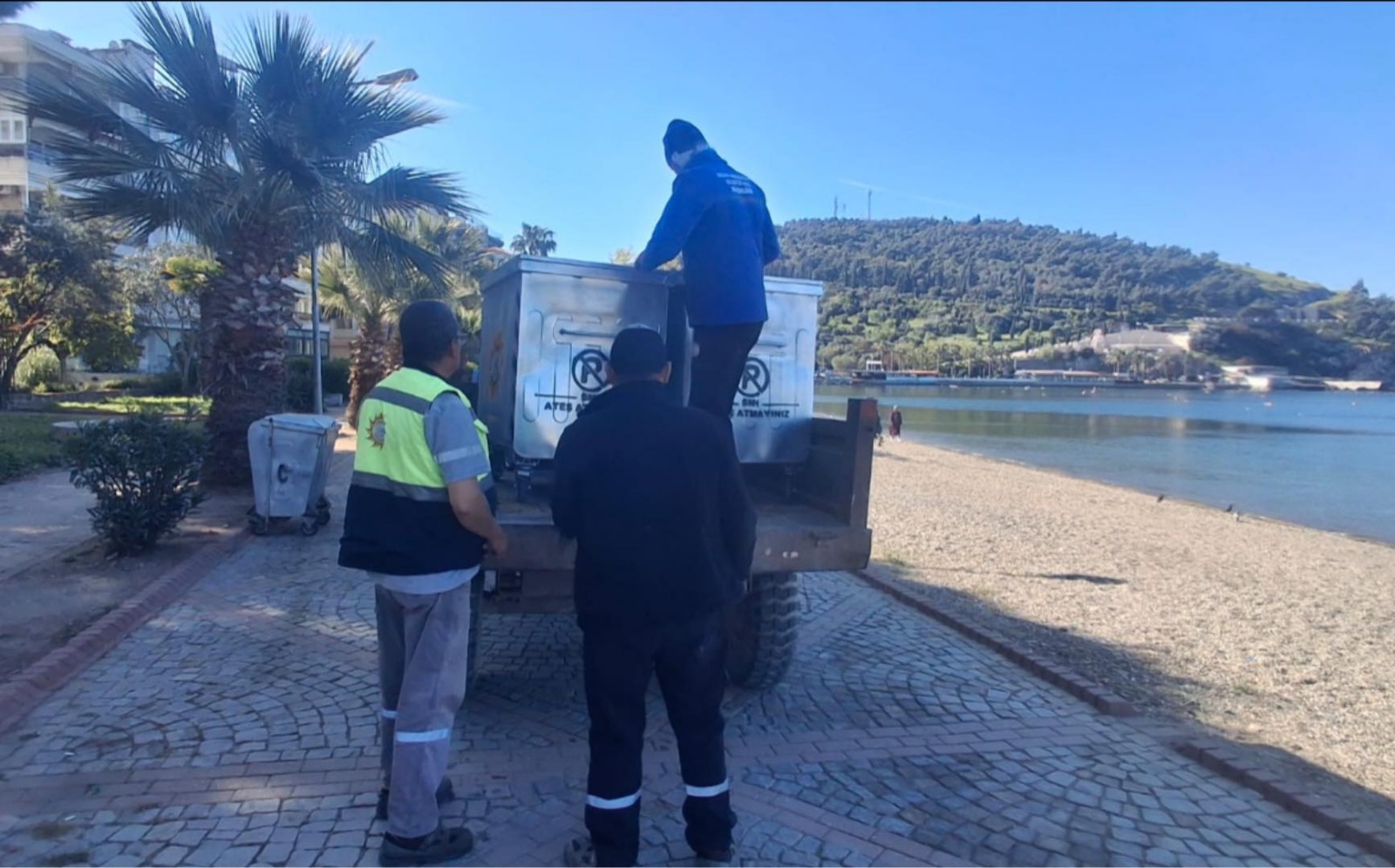 Erdek Belediyesi, çevre temizliğini güçlendiriyor! Eskiyen konteynerler yenilendi, hijyen koşulları