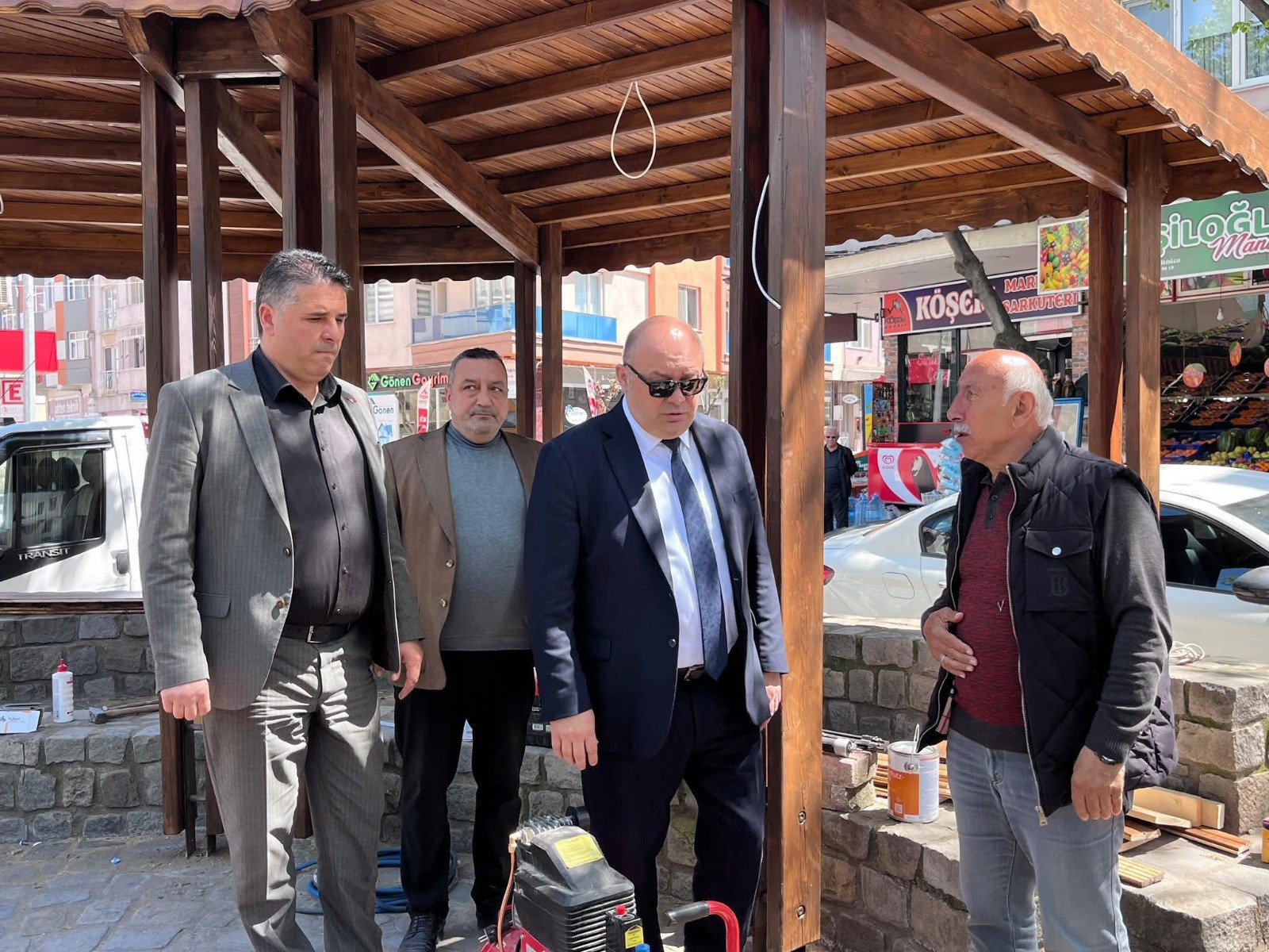 Gönen Belediye Başkanı İbrahim Palaz, Osman Pazar Camii çevresindeki düzenlemeleri