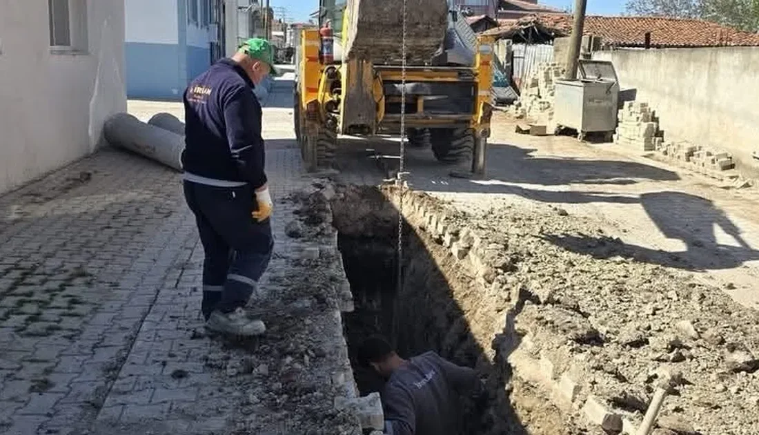 Gönen Belediyesi kırsal mahallelerde yaşamı iyileştiriyor. Altyapı ve çevre düzenlemesiyle