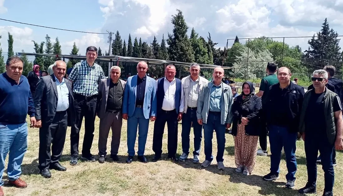 Balıkesir Tarım Müdürü, bahar şenliklerinde vatandaşlarla buluştu. Köy hayırlarına katılarak