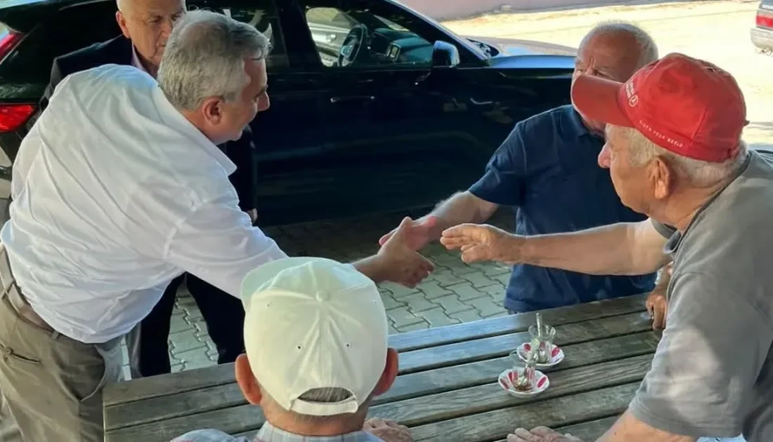 AK Parti Bandırma'nın bayram ziyaretleri! Göksel Karlahan ve yönetimi vatandaşlarla