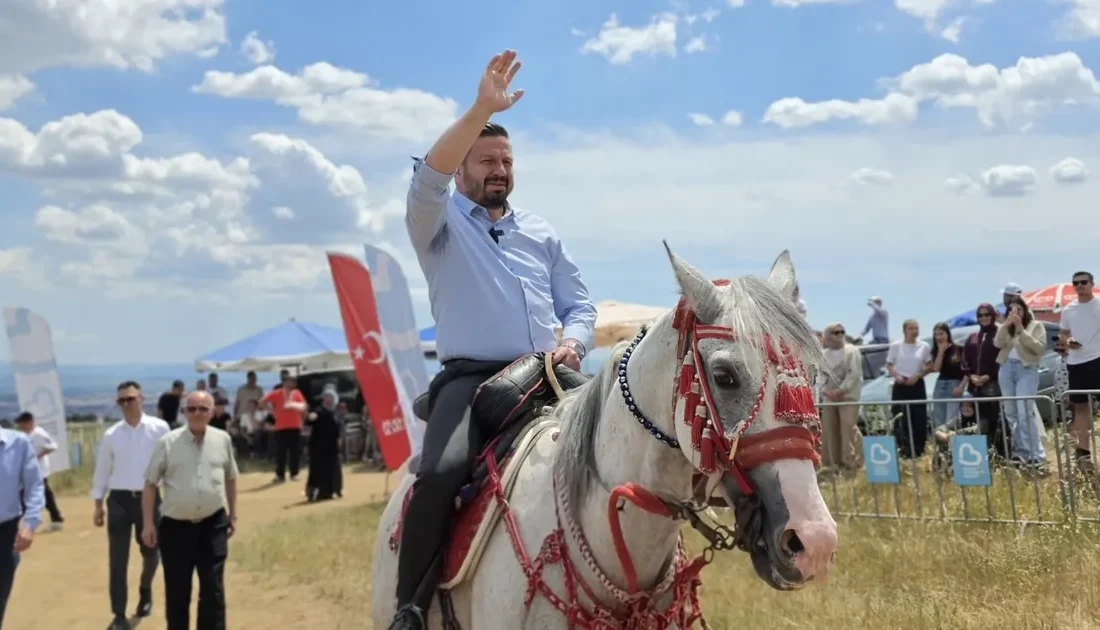 AK Parti Balıkesir İl Başkanı Mehmet Aydemir, Üçpınar Mahallesi'nde düzenlenen