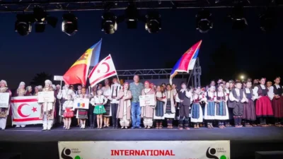 Ayvalık'ta düzenlenen Uluslararası Deniz ve Kum Günleri Festivali'nde 250 folklorcu,