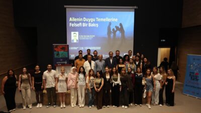 "Bandırma Onyedi Eylül Üniversitesi'nde düzenlenen konferansta aile yapısının duygusal yönleri