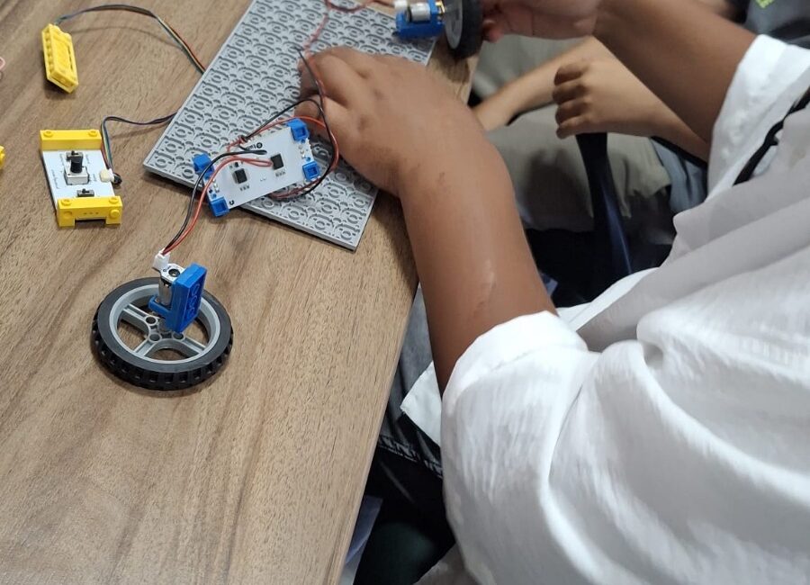 Bandırma Hicri Ercili Çocuk Evleri Sitesi'nde robotik kodlama ve yapay