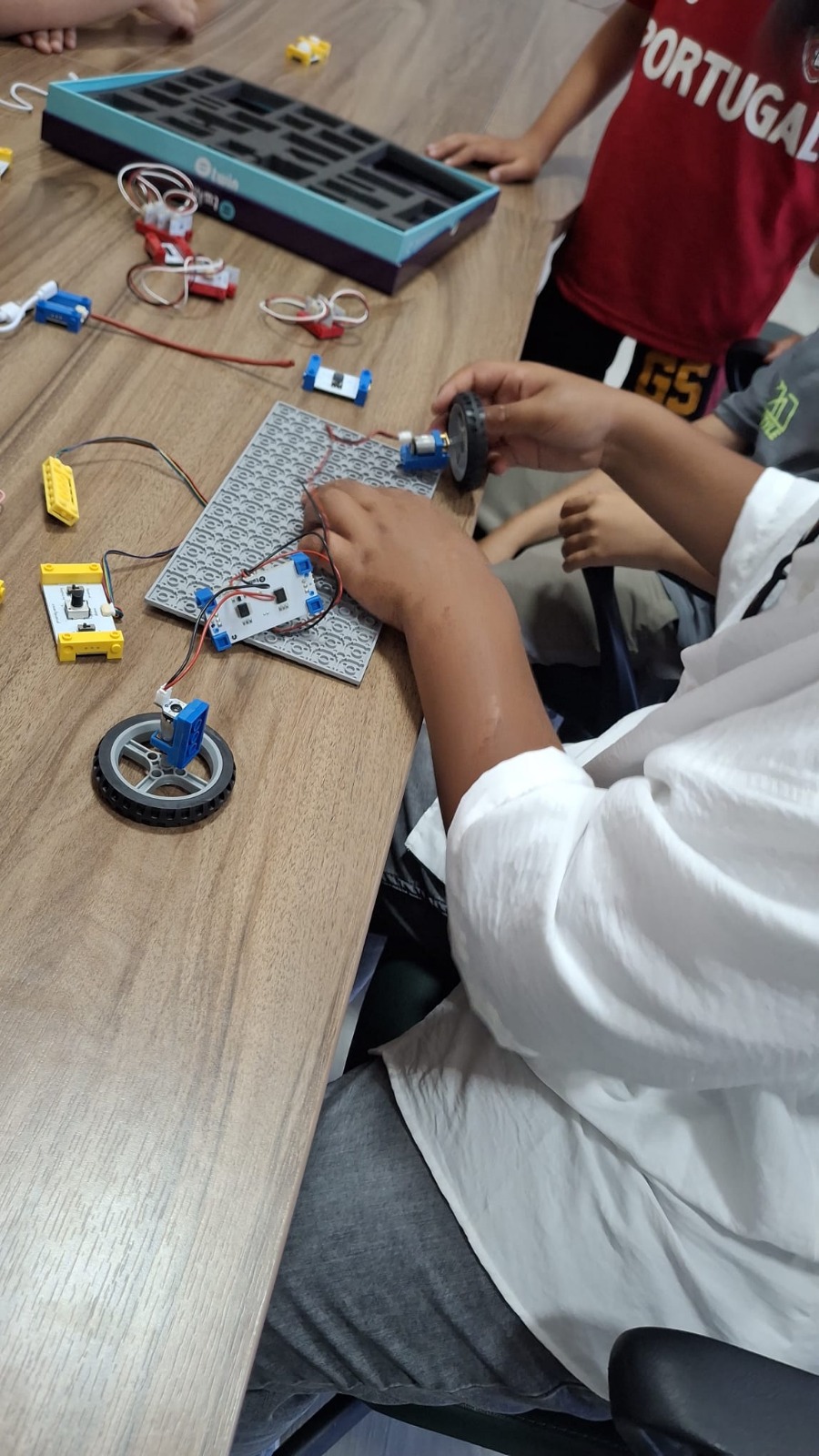 Bandırma Hicri Ercili Çocuk Evleri Sitesi'nde robotik kodlama ve yapay