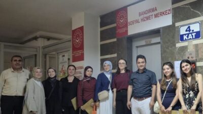 Bandırma Sosyal Hizmet Merkezi'nde staj yapan sosyal hizmet öğrencileri, dört