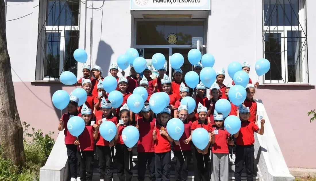 Dünya Çevre Günü'nde Altıeylül Pamukçu İlkokulu'nda düzenlenen etkinlikte su tasarrufu