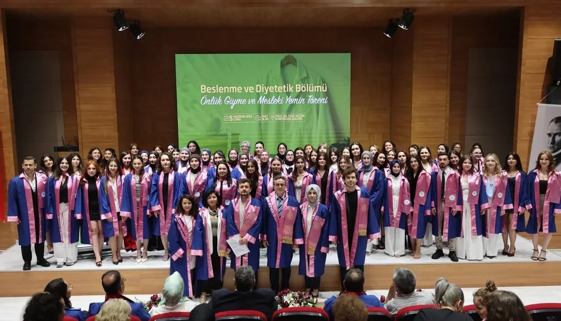 "Bandırma Onyedi Eylül Üniversitesi Beslenme ve Diyetetik Bölümü öğrencileri, önlük