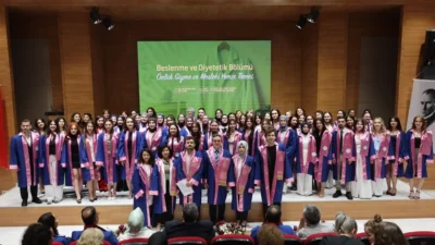"Bandırma Onyedi Eylül Üniversitesi Beslenme ve Diyetetik Bölümü öğrencileri, önlük