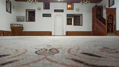 Bandırma Edincik Emir Sultan Camii, Kisve-i Şerif’i cuma ve cumartesi