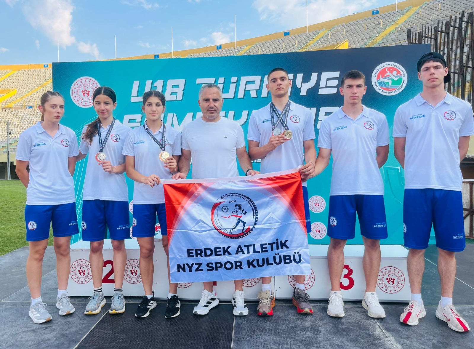 Erdek Atletik NYZ Spor Kulübü, İzmir'de düzenlenen U-18 Türkiye Atletizm