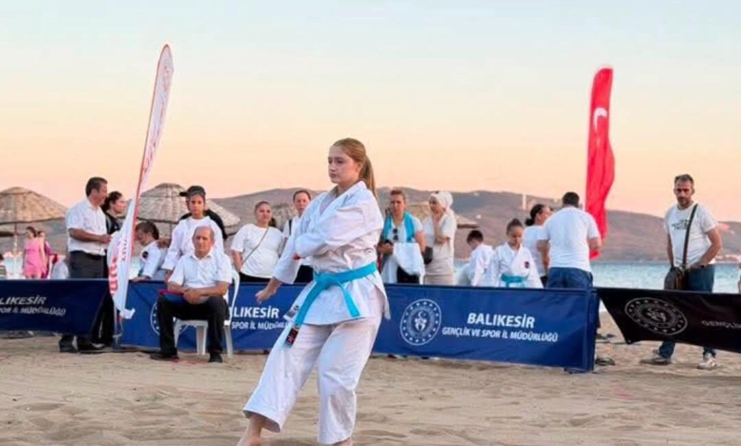 Erdek'te gerçekleşen Son Kurşun İllerarası Minikler ve Yıldızlar Beach Karate