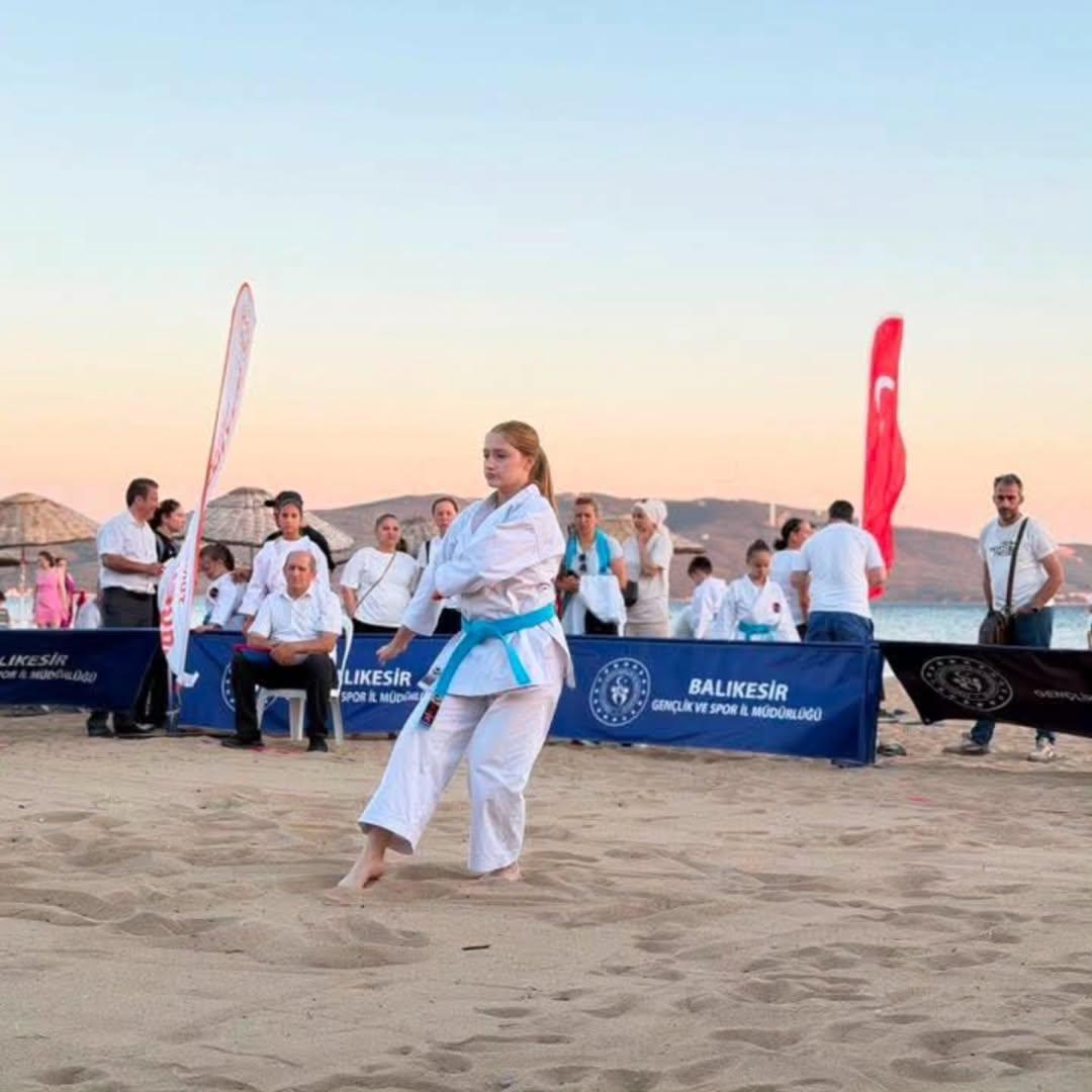 Erdek'te gerçekleşen Son Kurşun İllerarası Minikler ve Yıldızlar Beach Karate
