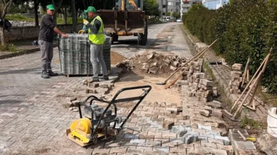 Gönen Belediyesi, ilçede yaşam kalitesini artırmak için çalışıyor. Yol, park