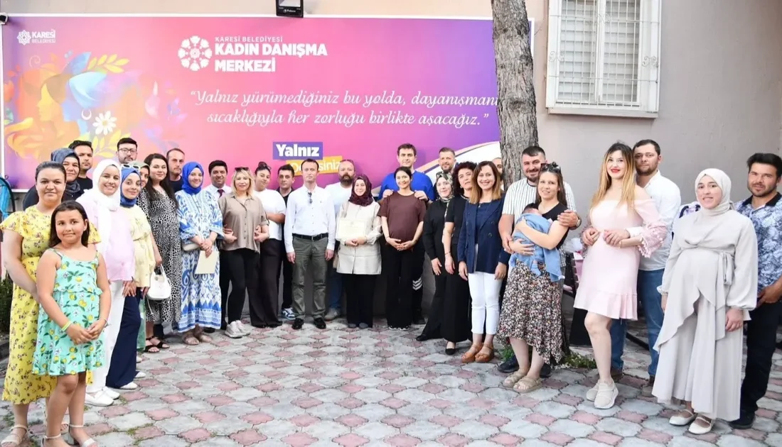 Karesi Belediyesi ve İlçe Sağlık Müdürlüğü iş birliğiyle düzenlenen "Anneliğe