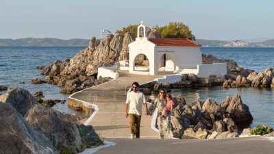 Yunanistan Türkiye’ye olan yakınlığı ve sunduğu eşsiz tatil deneyimiyle her