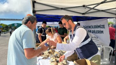 Bandırma Belediyesi, YKS'nin ikinci oturumunda öğrencilere stantlarla destek oldu. Detaylar