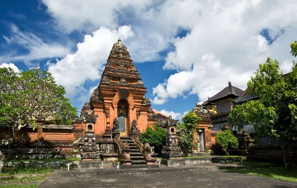 Bali turları, tropik plajları, Ubud çevresindeki pirinç teraslarını, tapınak rotalarını