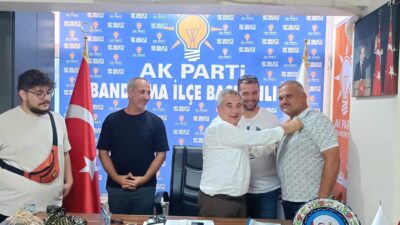 AK Parti Bandırma İlçe Başkanı Göksel Karlahan, partiye yeni üye