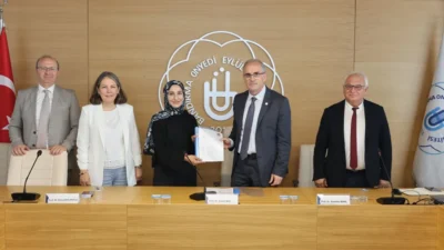 BANÜ Sosyal Transkript Uygulaması ilk belgesini Fizyoterapi öğrencisi Büşra Keser'e