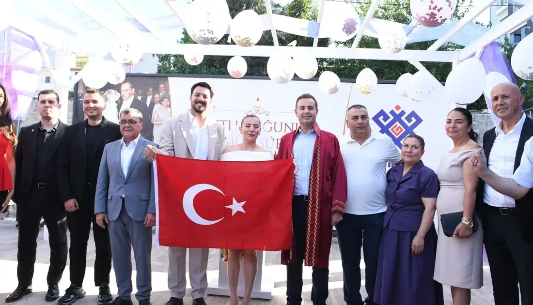 Altıeylül Belediyesi'nin Sabri Uğur Parkı'ndaki Açık Hava Nikah Salonu hizmete