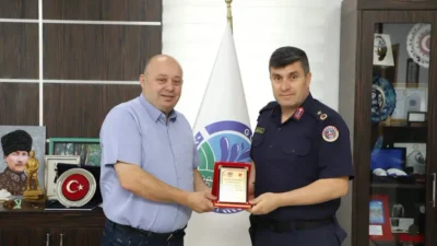 Gönen Jandarma Komutanı Ethem Gökboğa'dan veda ziyareti. Yeni görevine uğurlarken,