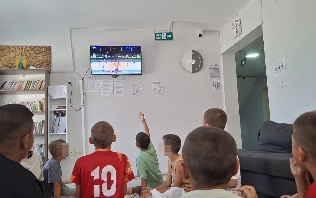 Bandırma Hicri Ercili Çocuk Evleri'ndeki çocuklar, Filenin Sultanları'nın şampiyonluk maçını