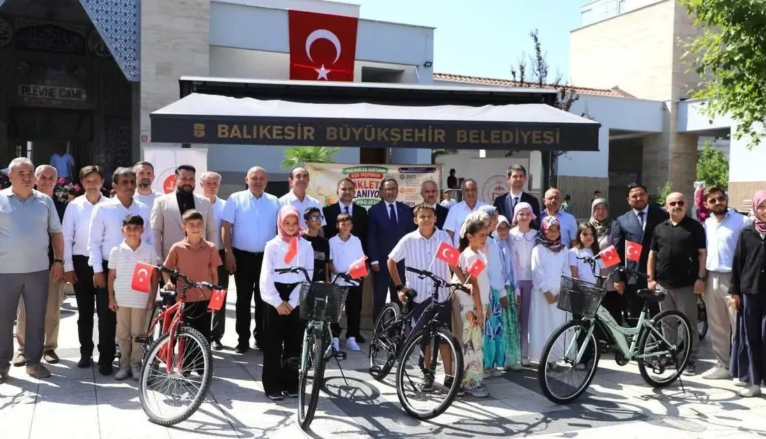 Gönen Diyanet Gençlik Koordinatörlüğü'nden 70 öğrenciye bisiklet! Kur'an kurslarını başarıyla