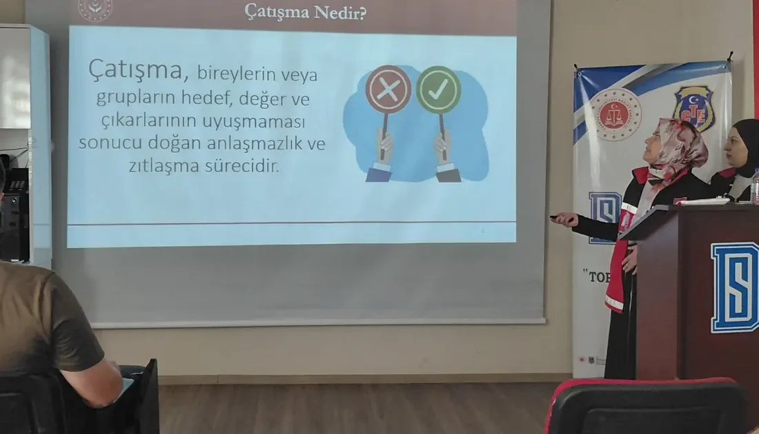 Psikolojik danışman, denetimli serbestlik yükümlülerine sağlıklı iletişim ve çatışma yönetimi