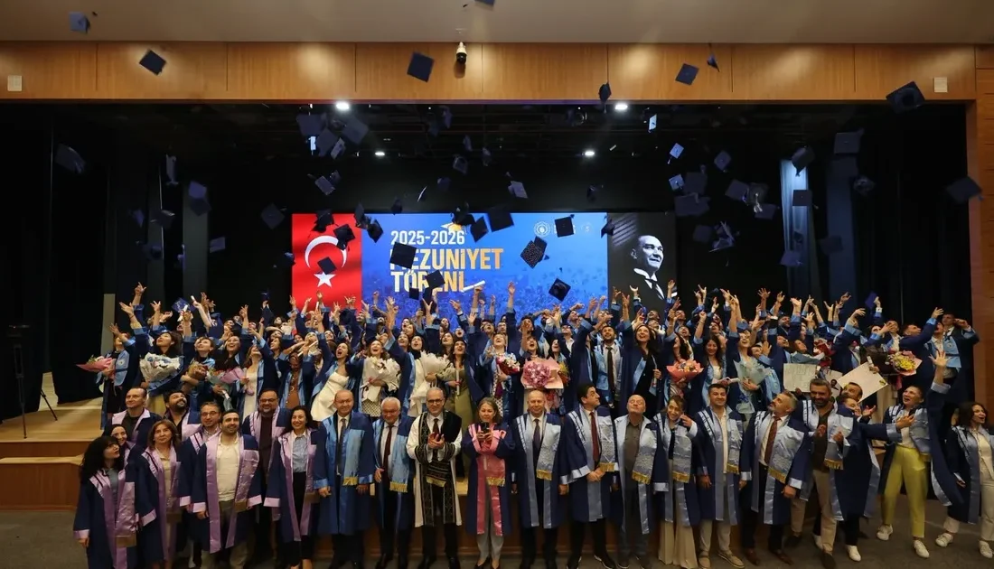 Bandırma Onyedi Eylül Üniversitesi mezuniyet coşkusu! BANÜ Sanat, Tasarım, Mimarlık