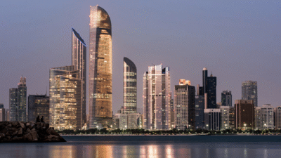 Dubai'de şirket kurmak için şirket modeli seçilir, lisans alınır, resmi