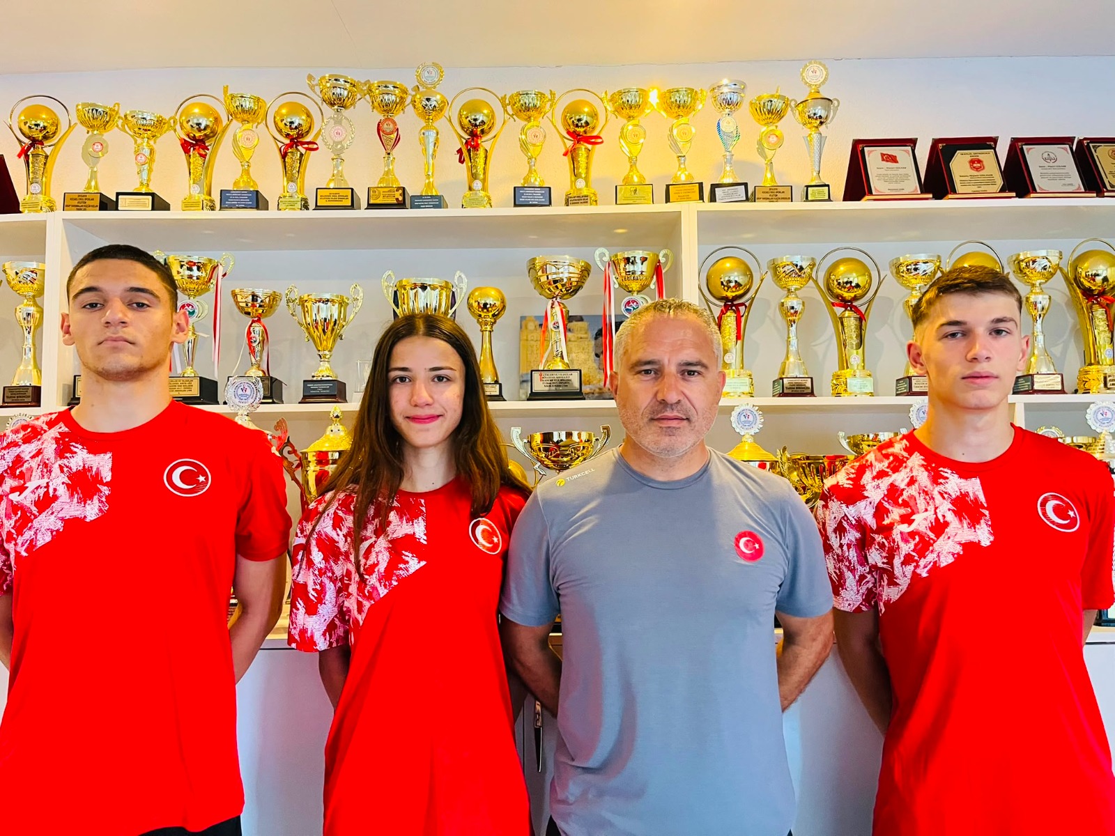 Erdek Atletik NYZ'den gurur verici haber! 5 sporcumuz milli takımlarda