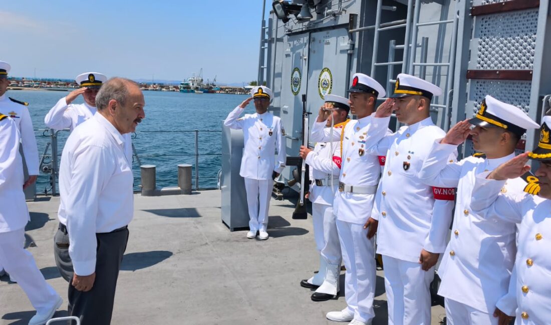 Denizcilik ve Kabotaj Bayramı etkinlikleri kapsamında TCG Ayvalık komutanı, Erdek