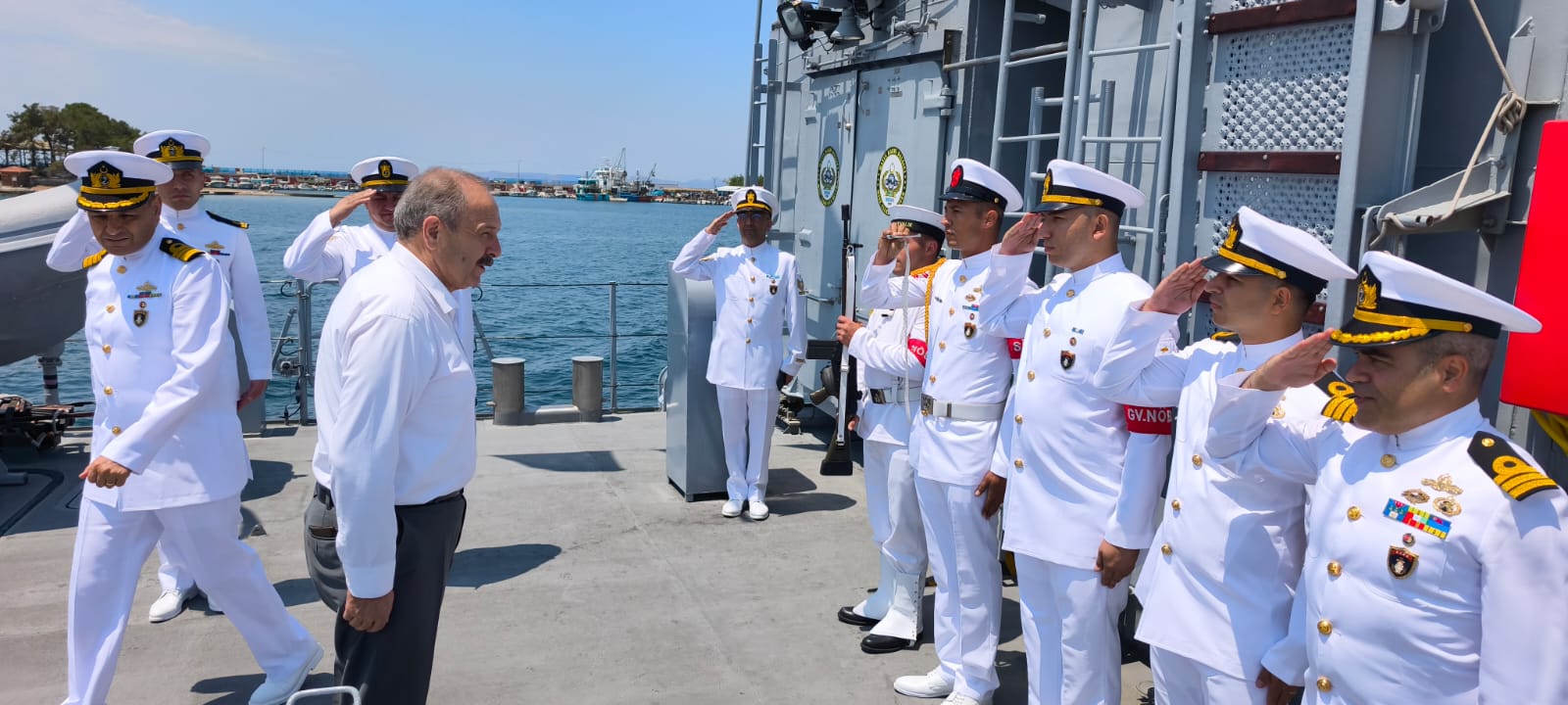Denizcilik ve Kabotaj Bayramı etkinlikleri kapsamında TCG Ayvalık komutanı, Erdek