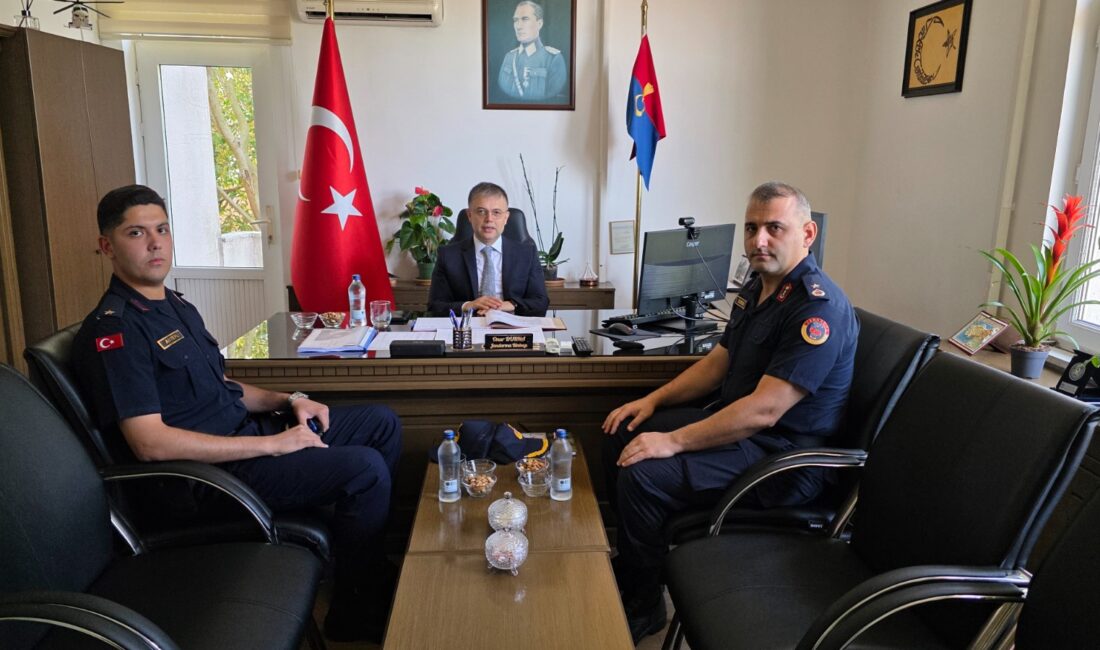 Bandırma Kaymakamı Recep Öztürk, Jandarmayı ziyaret ederek ilçedeki asayiş, güvenlik
