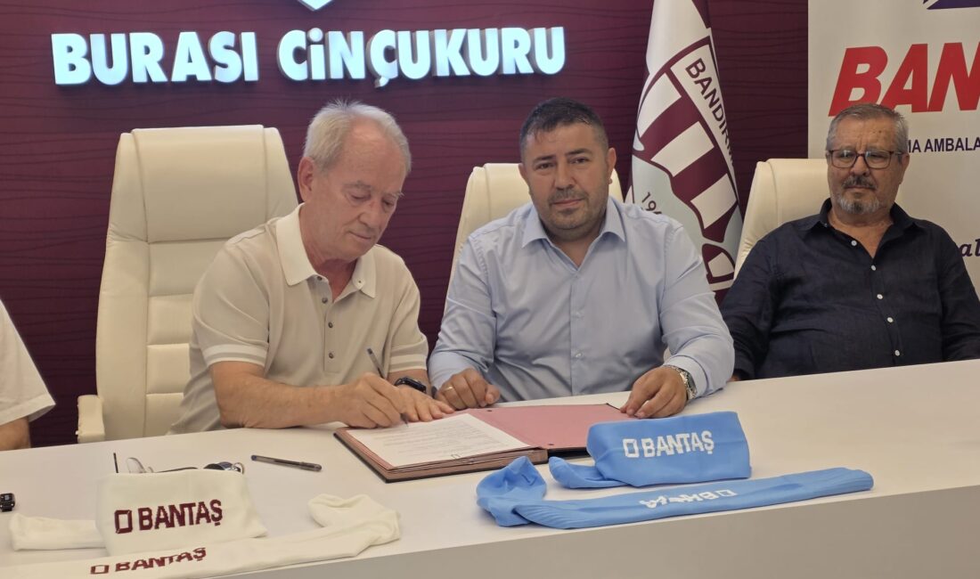 Bandırmaspor, 2026-2027 sezonu için Bantaş ile çorap sponsorluğu anlaşması imzaladı.