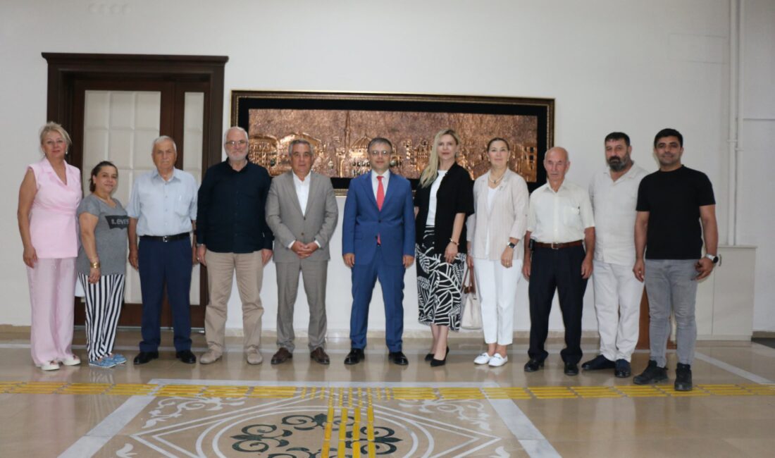 Bandırma Kaymakamı Recep Öztürk, AK Parti Bandırma yönetimini ağırladı. Detayları