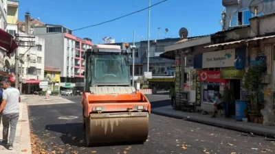 Manyas'ta yol ve kaldırım çalışmaları hız kesmeden devam ediyor. İlçenizi